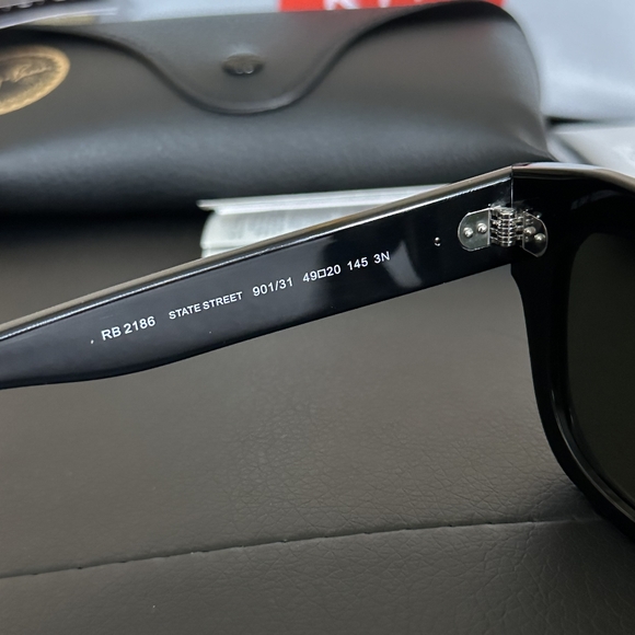 LIKE NEW Ray-Ban State Street RB2186 Black Ray ban sunglasses - Picture 9 of 16